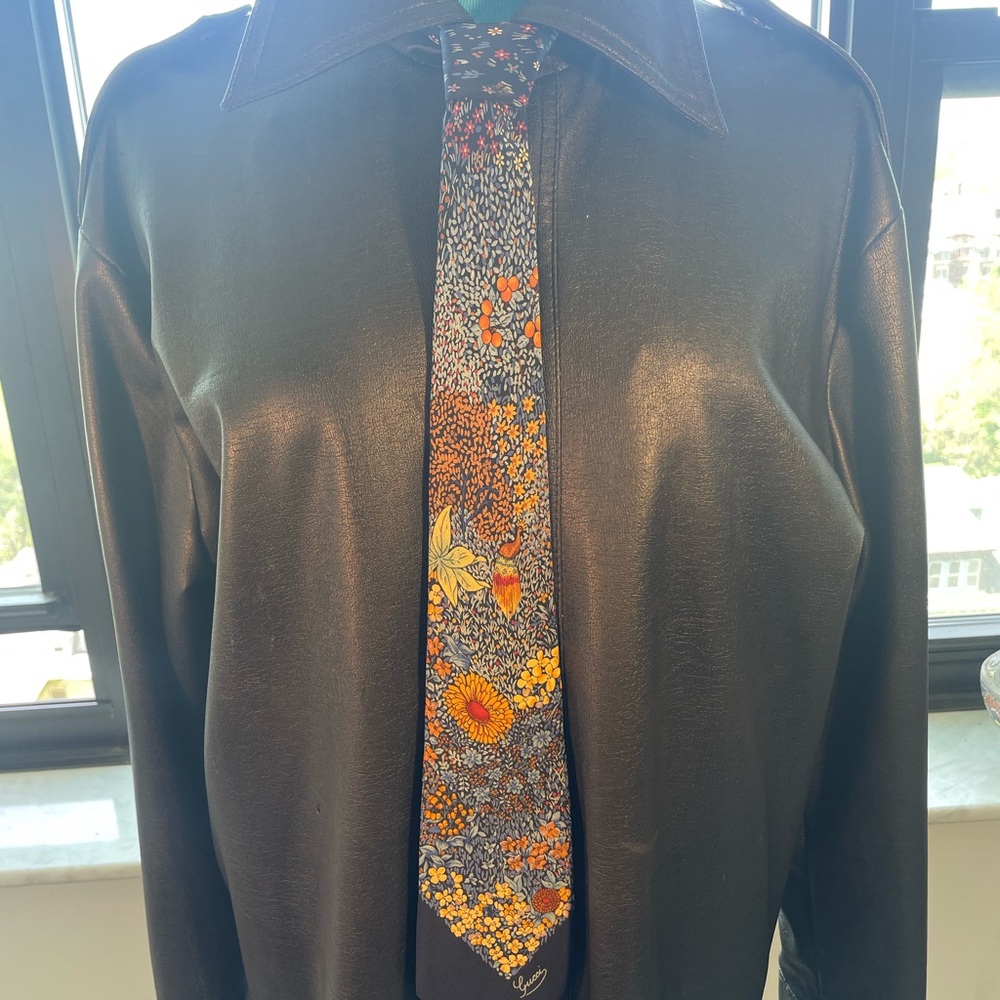 Gucci Silk Tie with Floral Design in Red, Yellow, and Blue